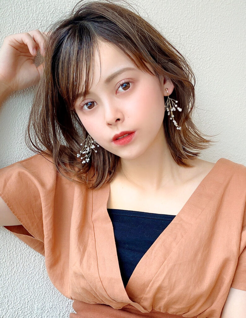 シアーな毛束ミディアムヘア