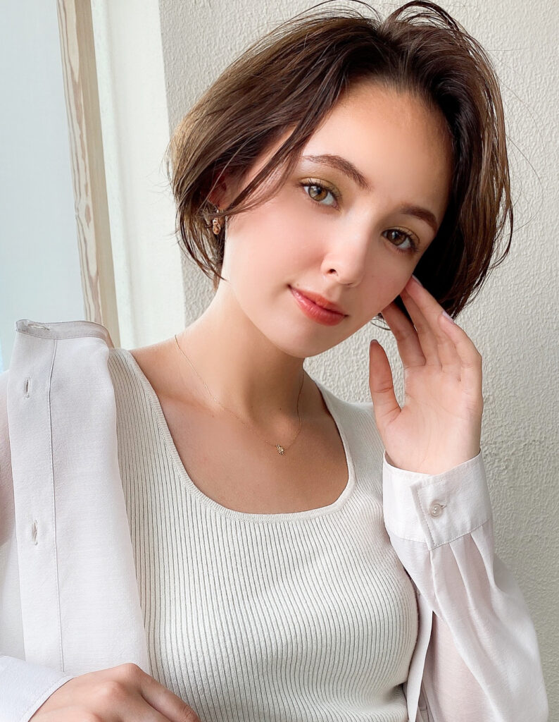 耳かけ色っぽショート