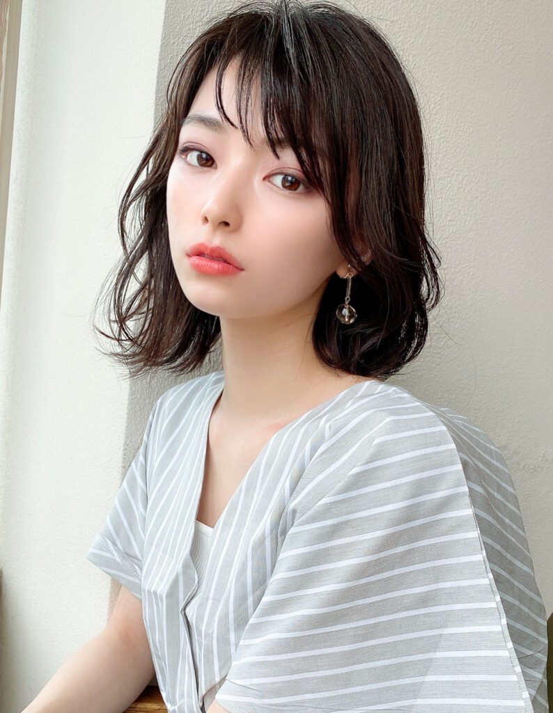 暗髪×透け感バングミディアム