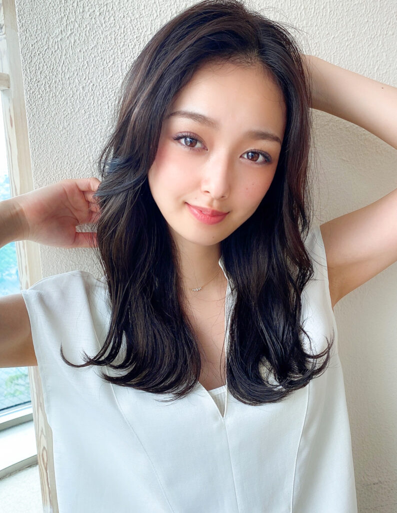 風になびくレイヤーロング
