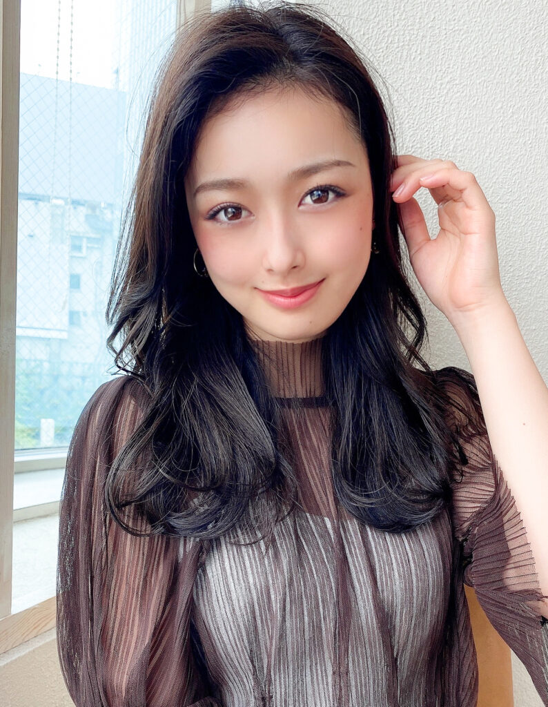 長め前髪で大人小顔ロングスタイル